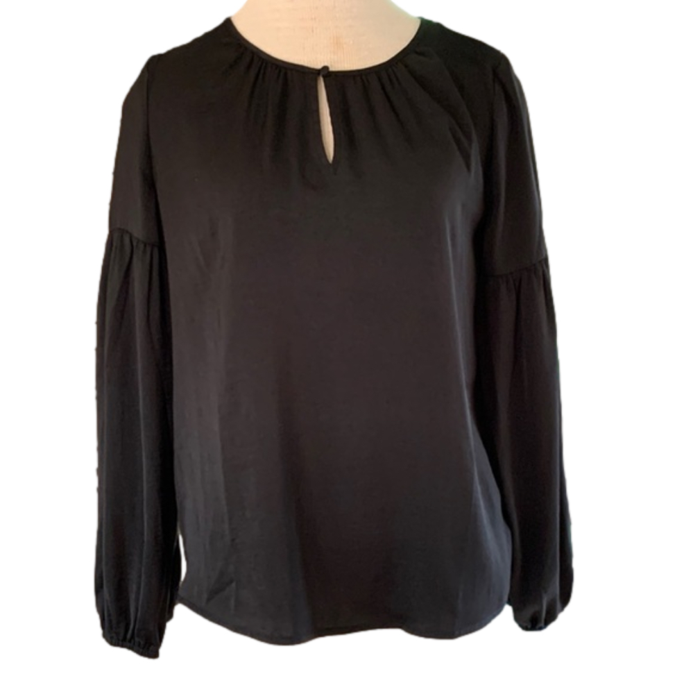 BANANA Republic size small black long sleeve silky feel top